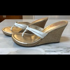Lilly Pulitzer Size 6.5 McKim Wedge with White Patent Leather Thong.